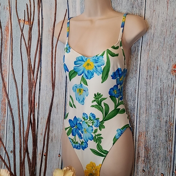 Other - PRETTY ONE PIECE SWIMSUIT